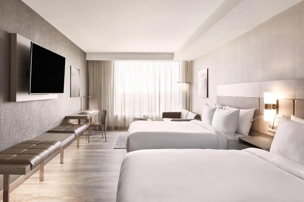 Larger Guest room, 2 Queen, Sofa bed   interior